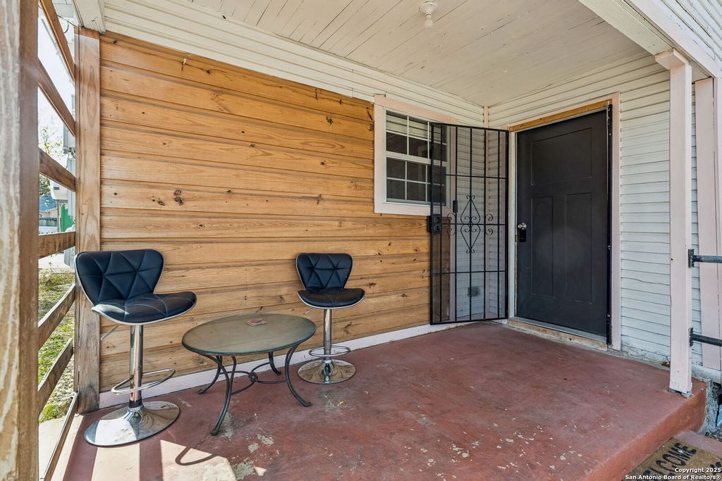 Photo of 2214 Menchaca, San Antonio, TX 78207 (MLS # 1929388)