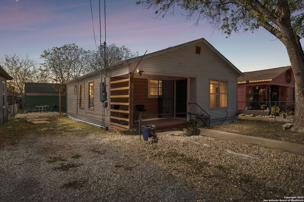 Photo of 2214 Menchaca, San Antonio, TX 78207 (MLS # 1929388)