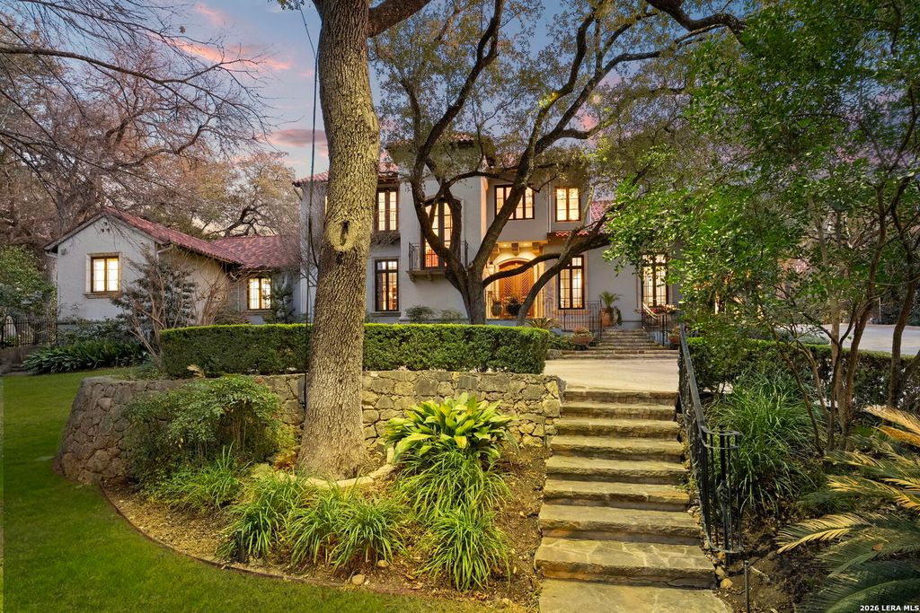 Photo of 829 Contour Drive, San Antonio, TX 78212 (MLS # 1945648)