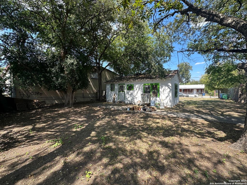 Photo of 310 E Lachapelle, San Antonio, TX 78204 (MLS # 1891730)