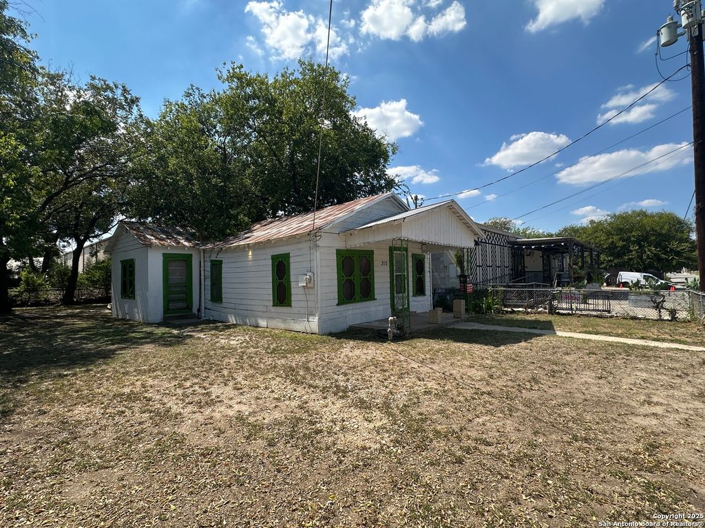 Photo of 310 E Lachapelle, San Antonio, TX 78204 (MLS # 1891730)