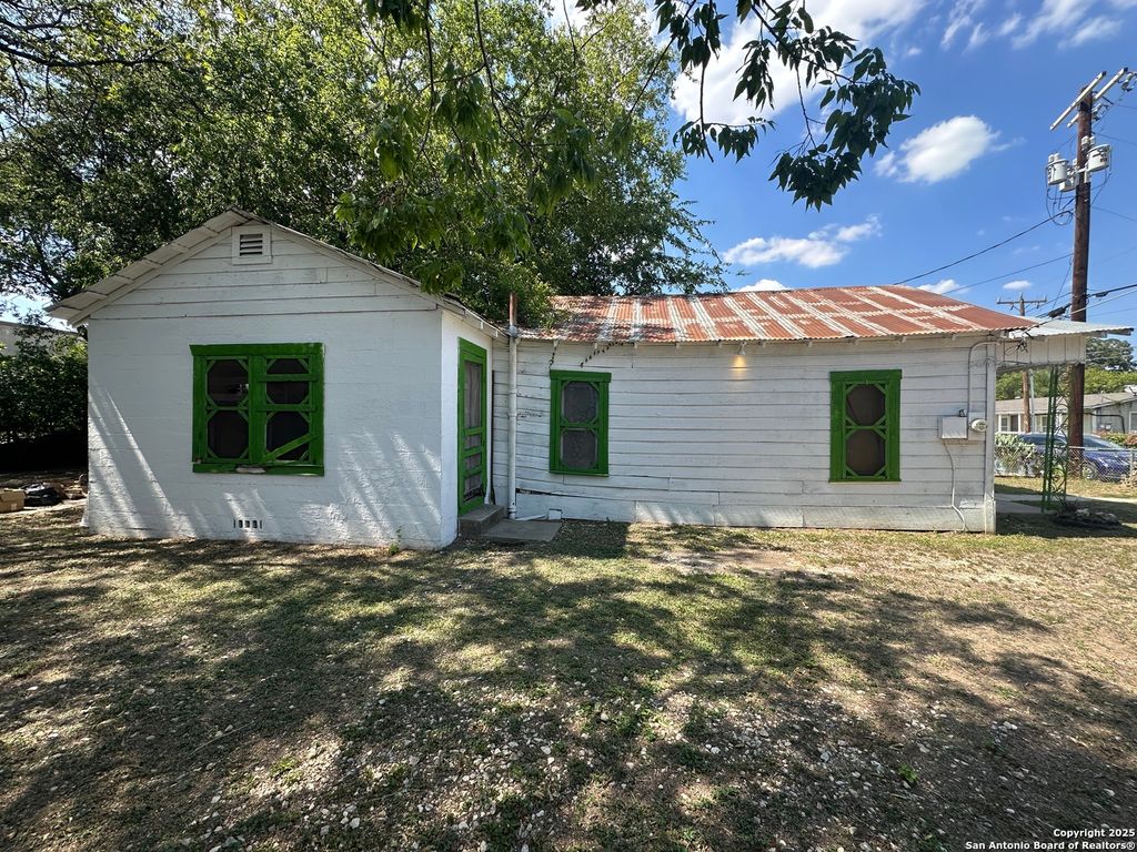 Photo of 310 E Lachapelle, San Antonio, TX 78204 (MLS # 1891730)