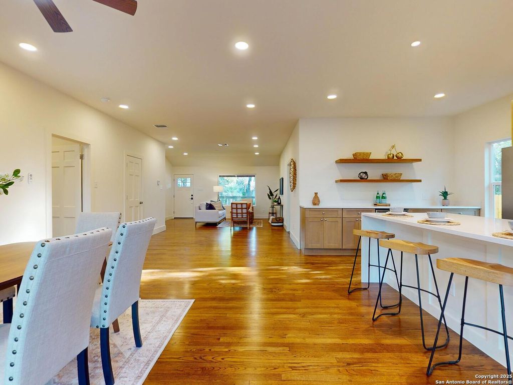 Photo of 141 chevy chase, San Antonio, TX 78209 (MLS # 1915637)