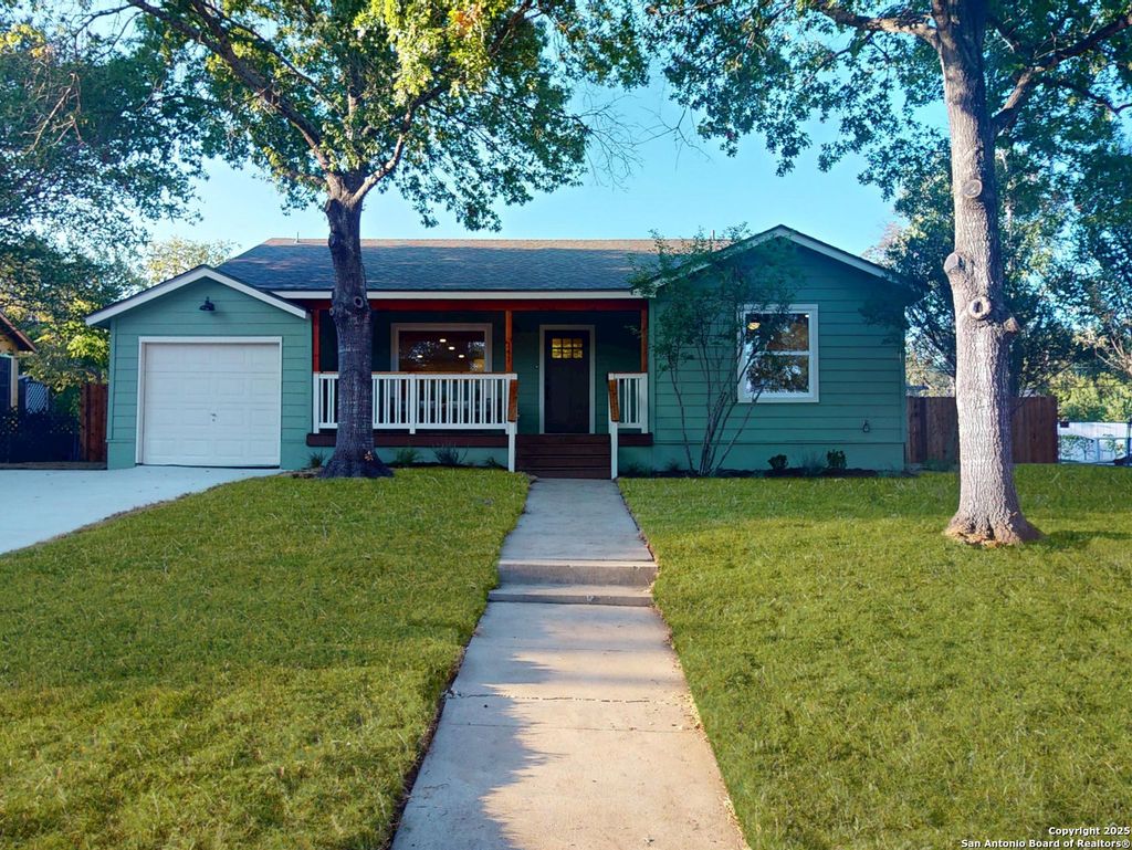 Photo of 141 chevy chase, San Antonio, TX 78209 (MLS # 1915637)