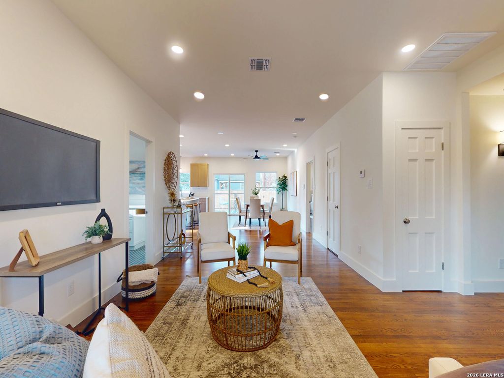 Photo of 141 chevy chase, San Antonio, TX 78209 (MLS # 1915637)