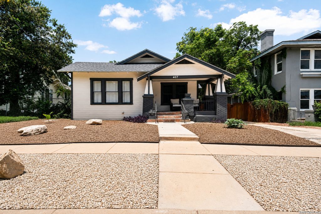 Photo of 407 E COURTLAND PL, San Antonio, TX 78212 (MLS # 1971103)