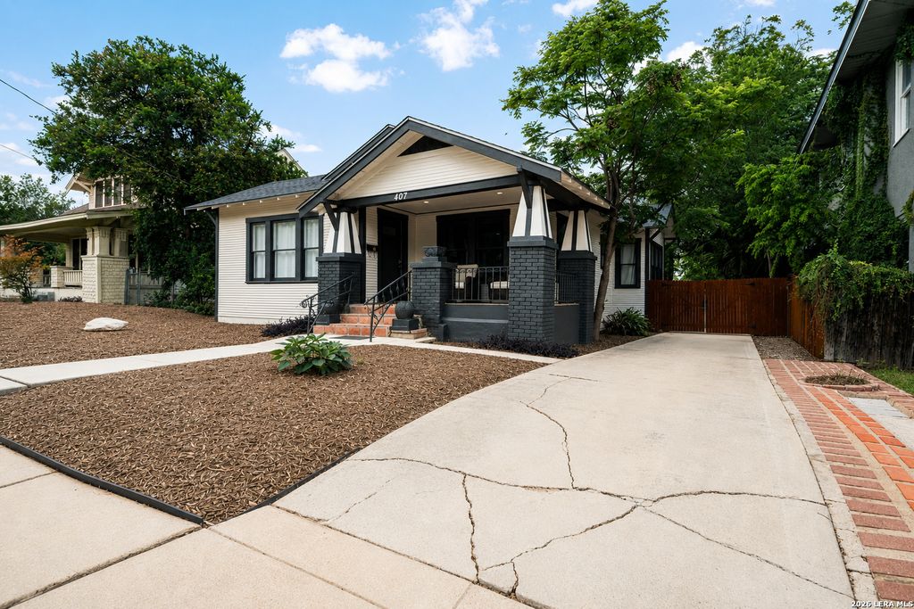 Photo of 407 E COURTLAND PL, San Antonio, TX 78212 (MLS # 1971103)