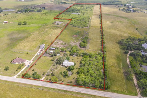 320 GRAYTOWN RD, SAINT HEDWIG, TX 78152 - Image d303ddb7ed424c07087deadf05bee4de/72057258