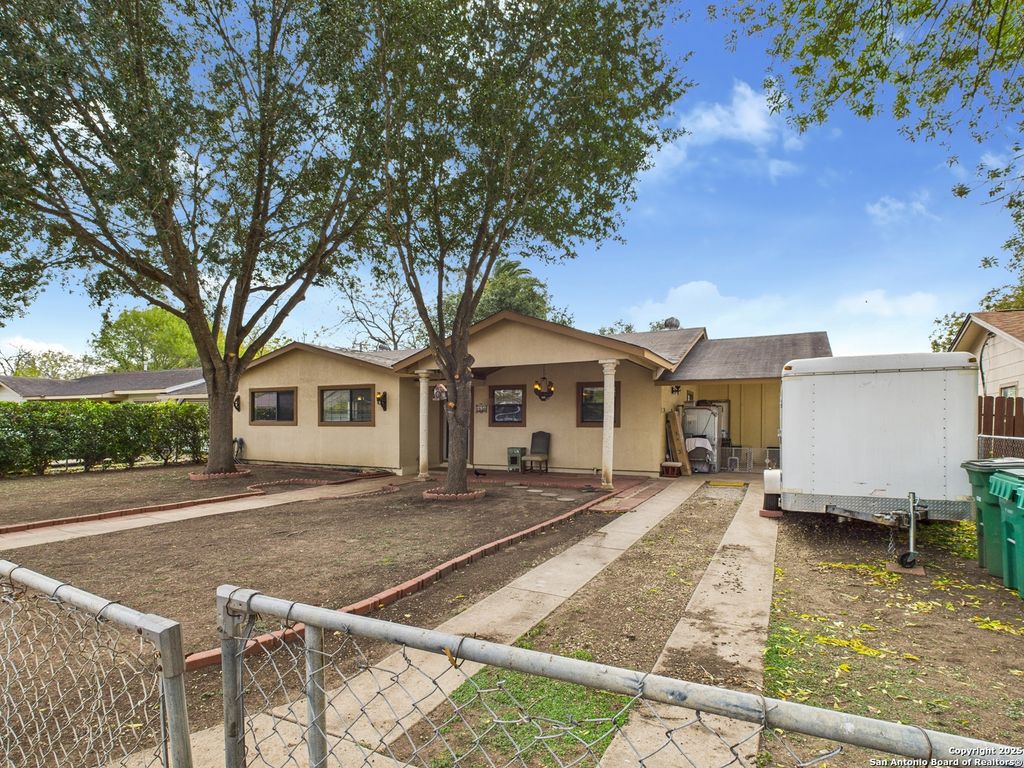 Photo of 5530 knoll krest, San Antonio, TX 78242 (MLS # 1930204)