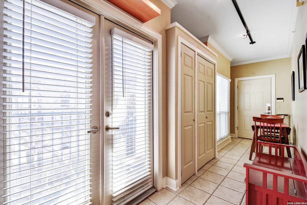 Photo of 221 Lexington Ave 317 #317, San Antonio, TX 78215 (MLS # 1942920)