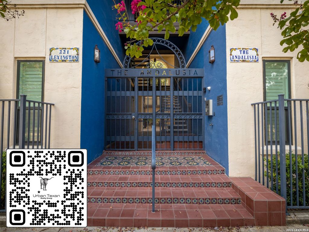 Photo of 221 Lexington Ave 317 #317, San Antonio, TX 78215 (MLS # 1942920)