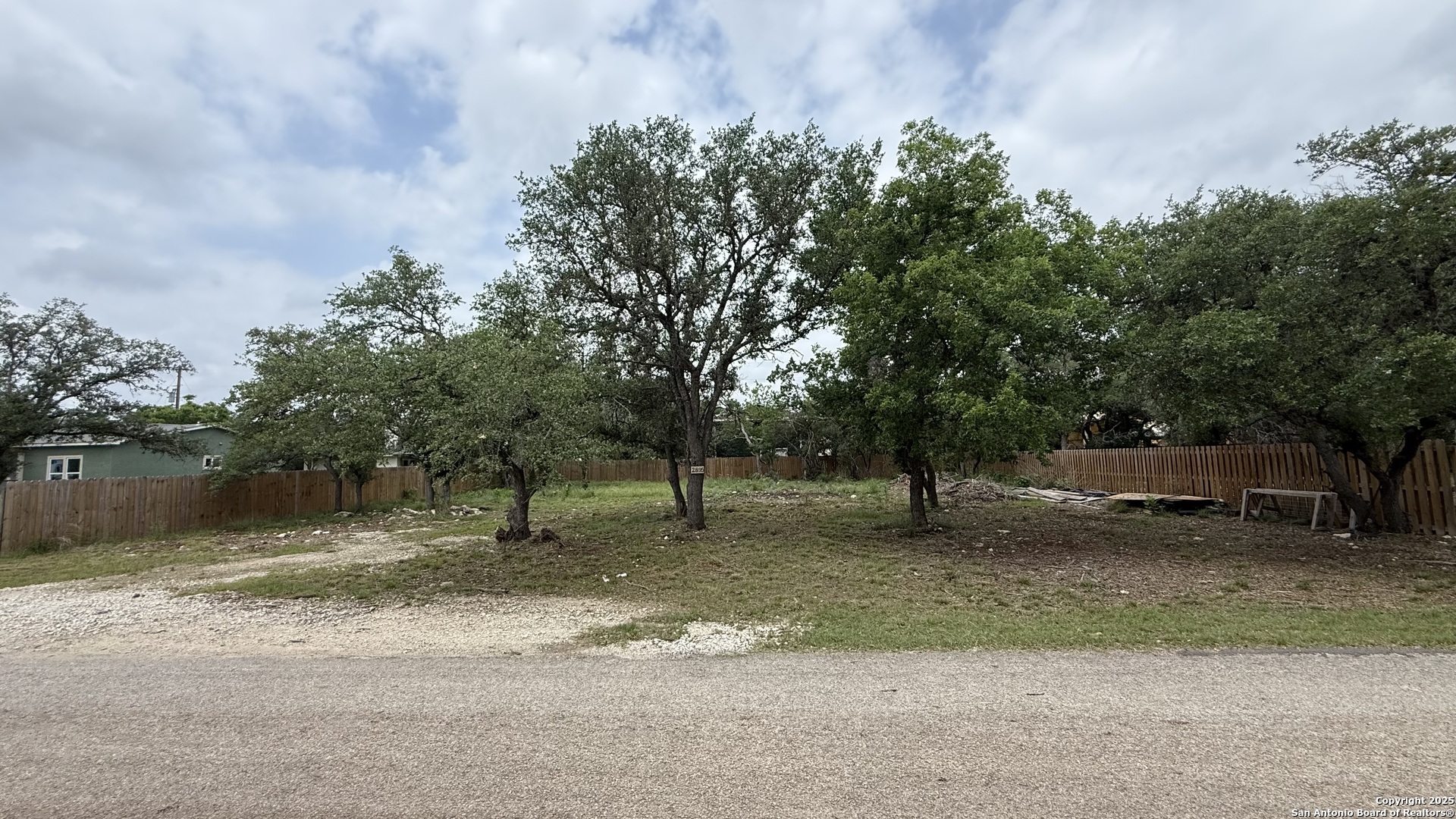 2895 Lakeshore