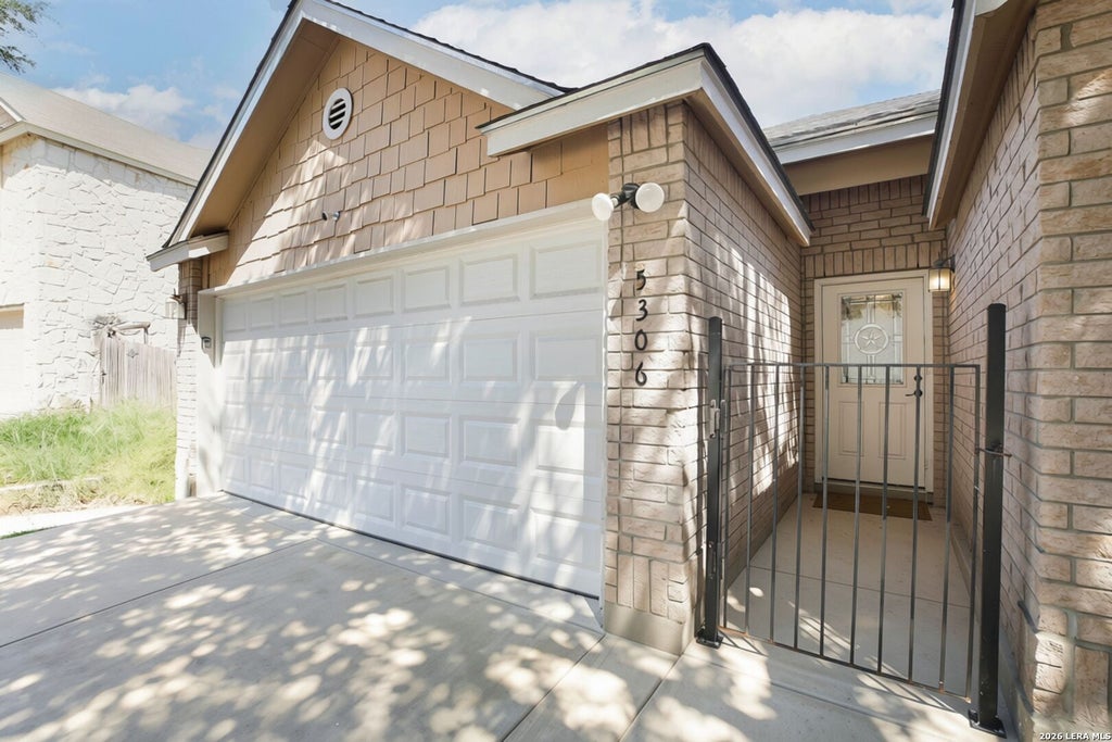 Photo of 5306 TOMAS CIR, San Antonio, TX 78240 (MLS # 2015548)