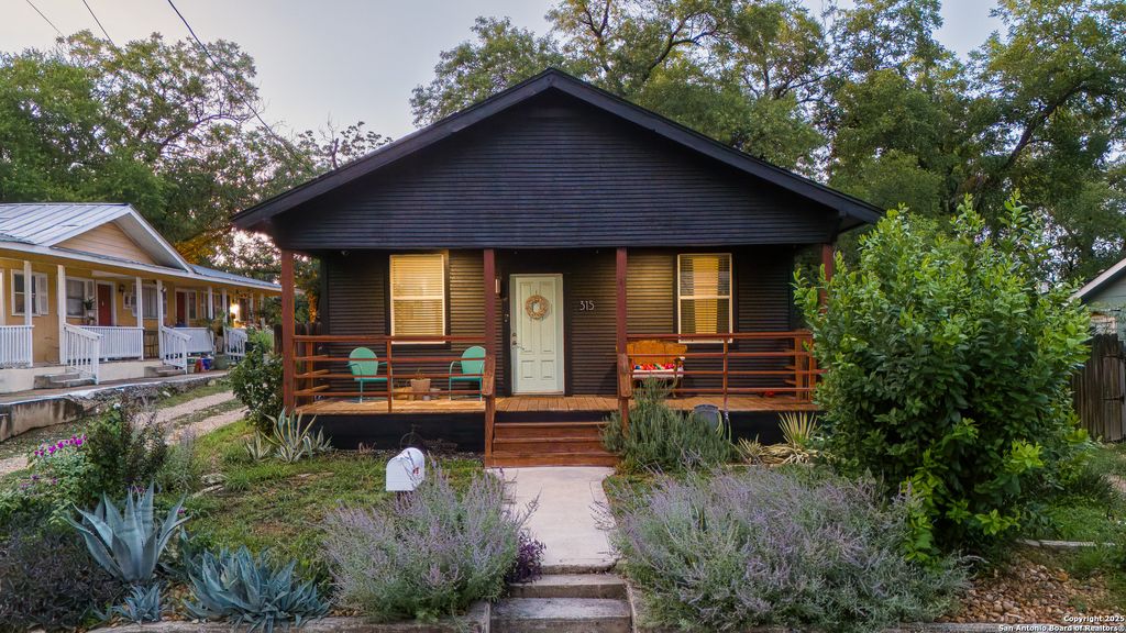 Photo of 315 Sandmeyer, San Antonio, TX 78208 (MLS # 1916393)