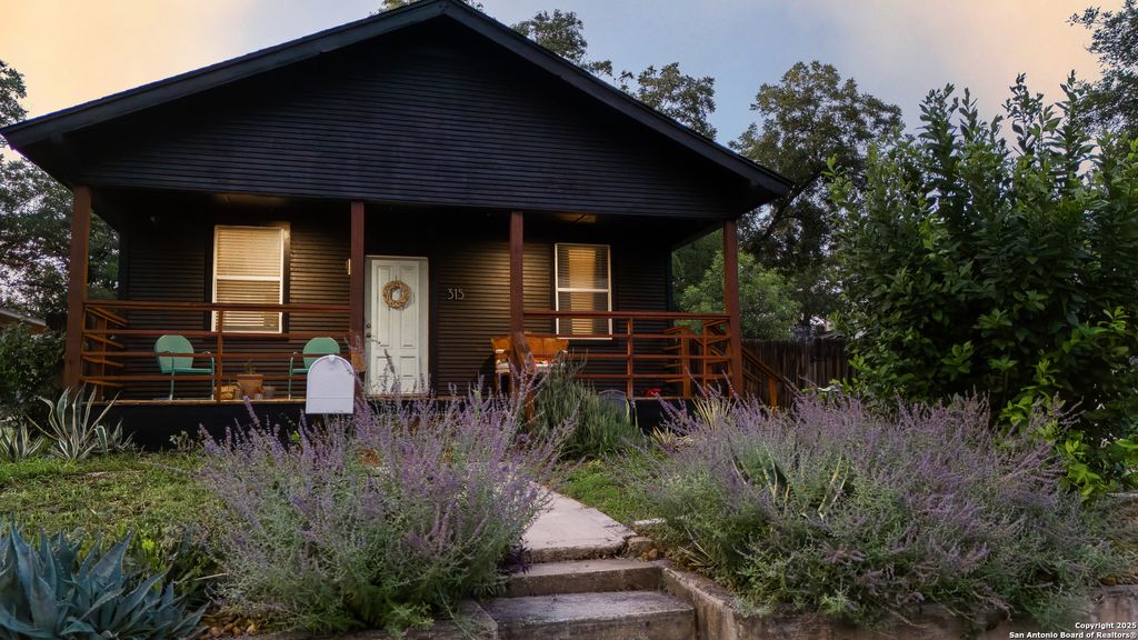 Photo of 315 Sandmeyer, San Antonio, TX 78208 (MLS # 1916393)