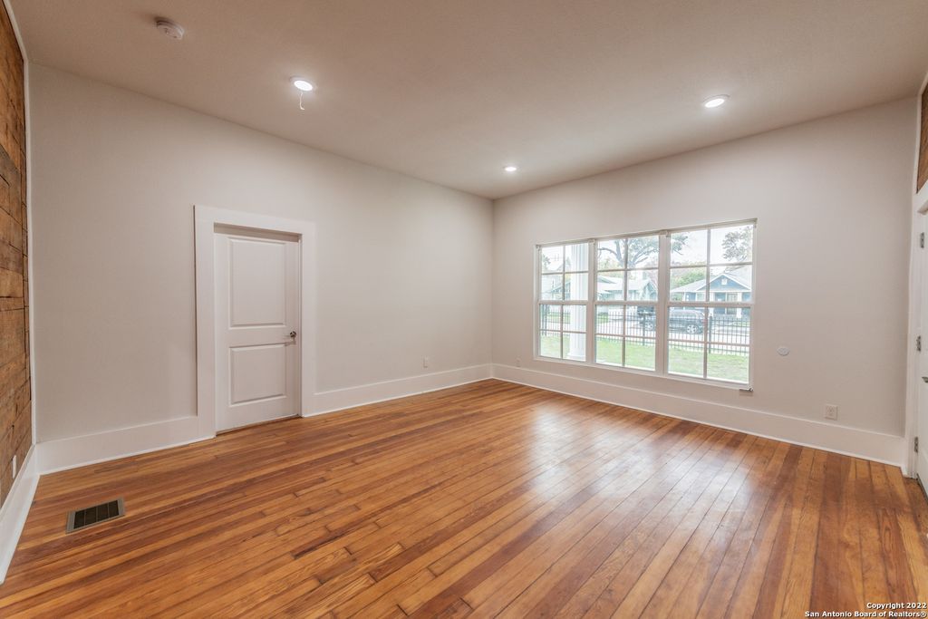 Photo of 121 highland 101 #101, San Antonio, TX 78210 (MLS # 1955499)