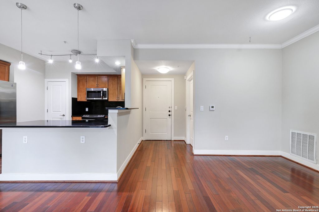 Photo of 7342 Oak Manor Dr 3106 #3106, San Antonio, TX 78229 (MLS # 1919764)