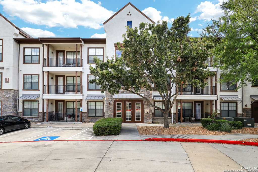 Photo of 7342 Oak Manor Dr 3106 #3106, San Antonio, TX 78229 (MLS # 1919764)