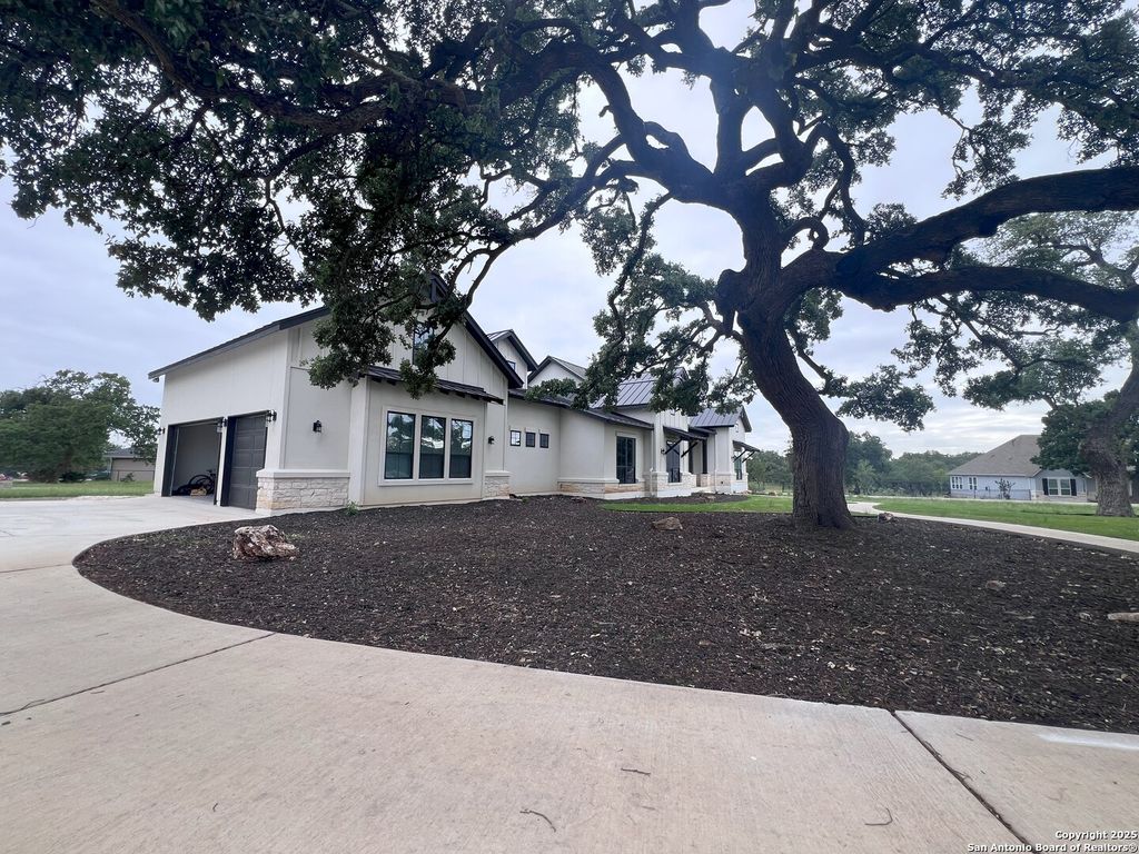 Photo of 1163 Trotter Lane, New Braunfels, TX 78132 (MLS # 1928528)