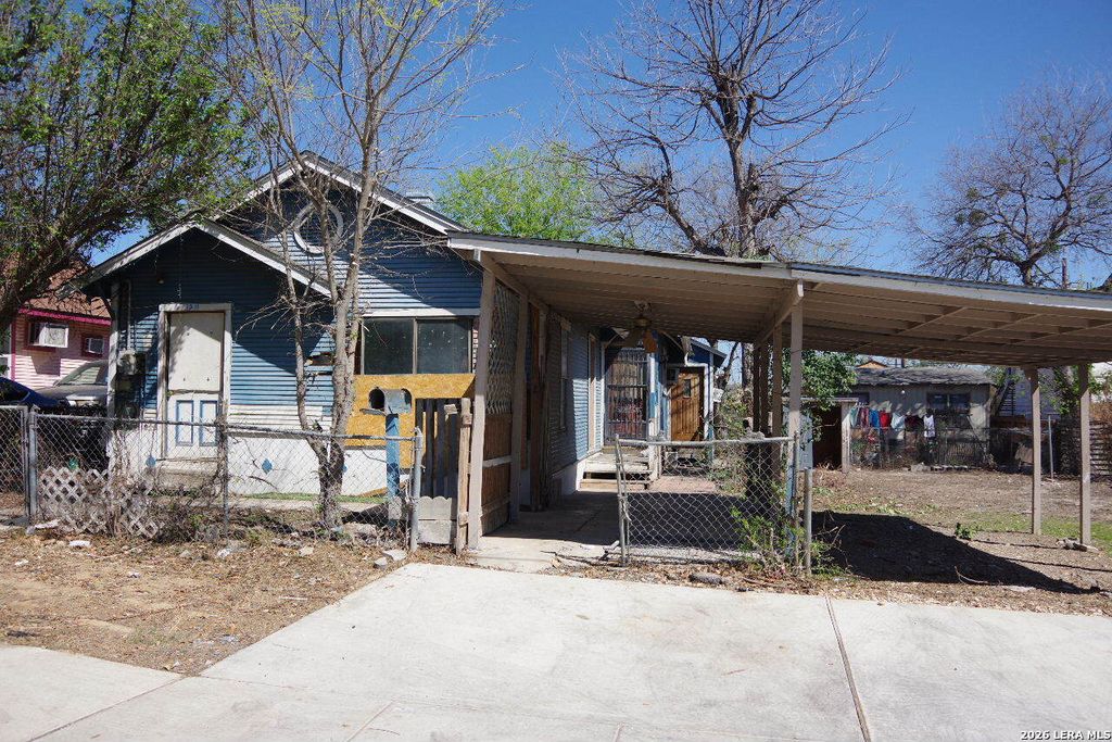 Photo of 1211 Rivas, San Antonio, TX 78207 (MLS # 1941622)