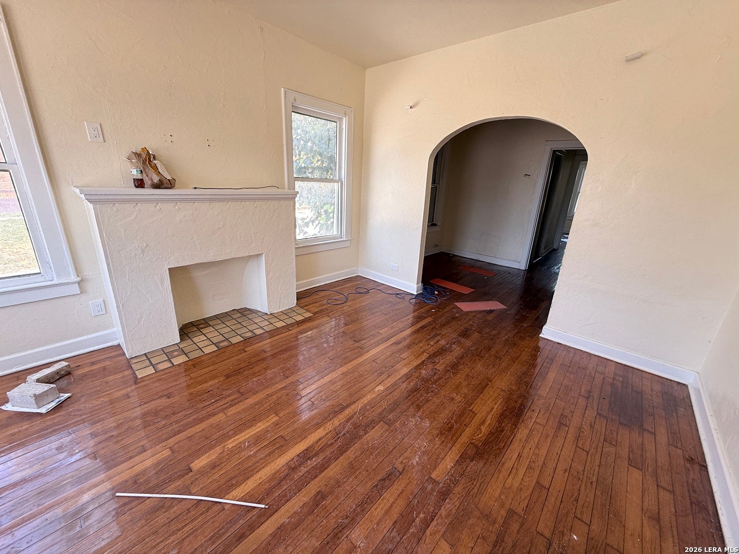 1407 W WOODLAWN AVE