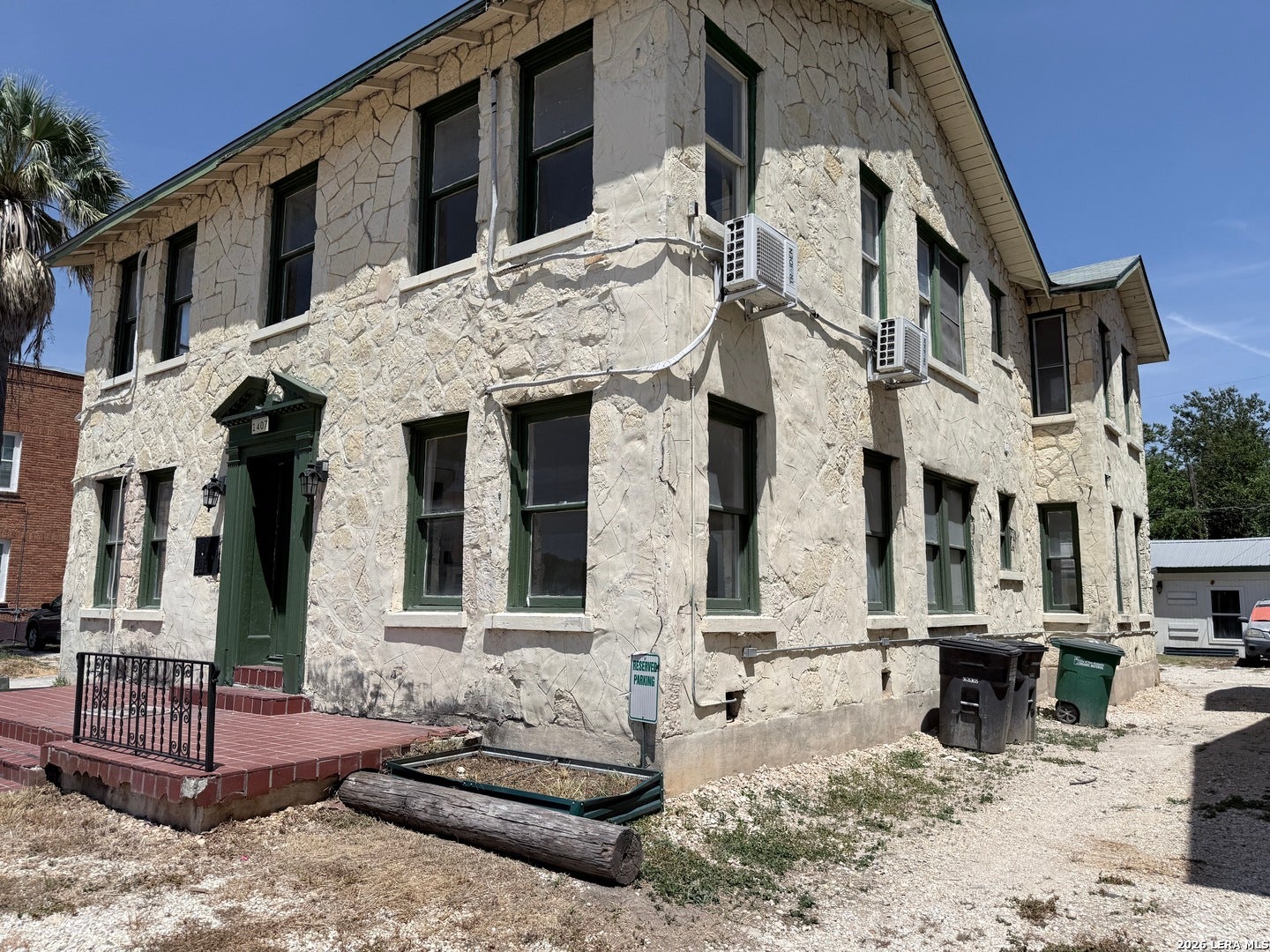 1407 W WOODLAWN AVE