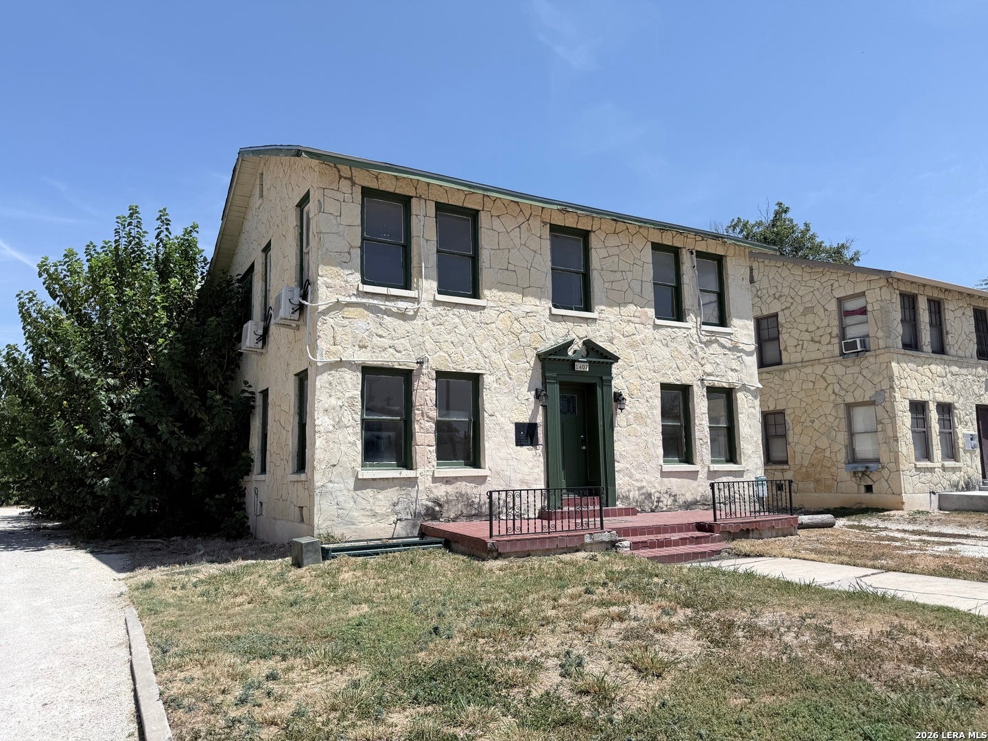 1407 W WOODLAWN AVE