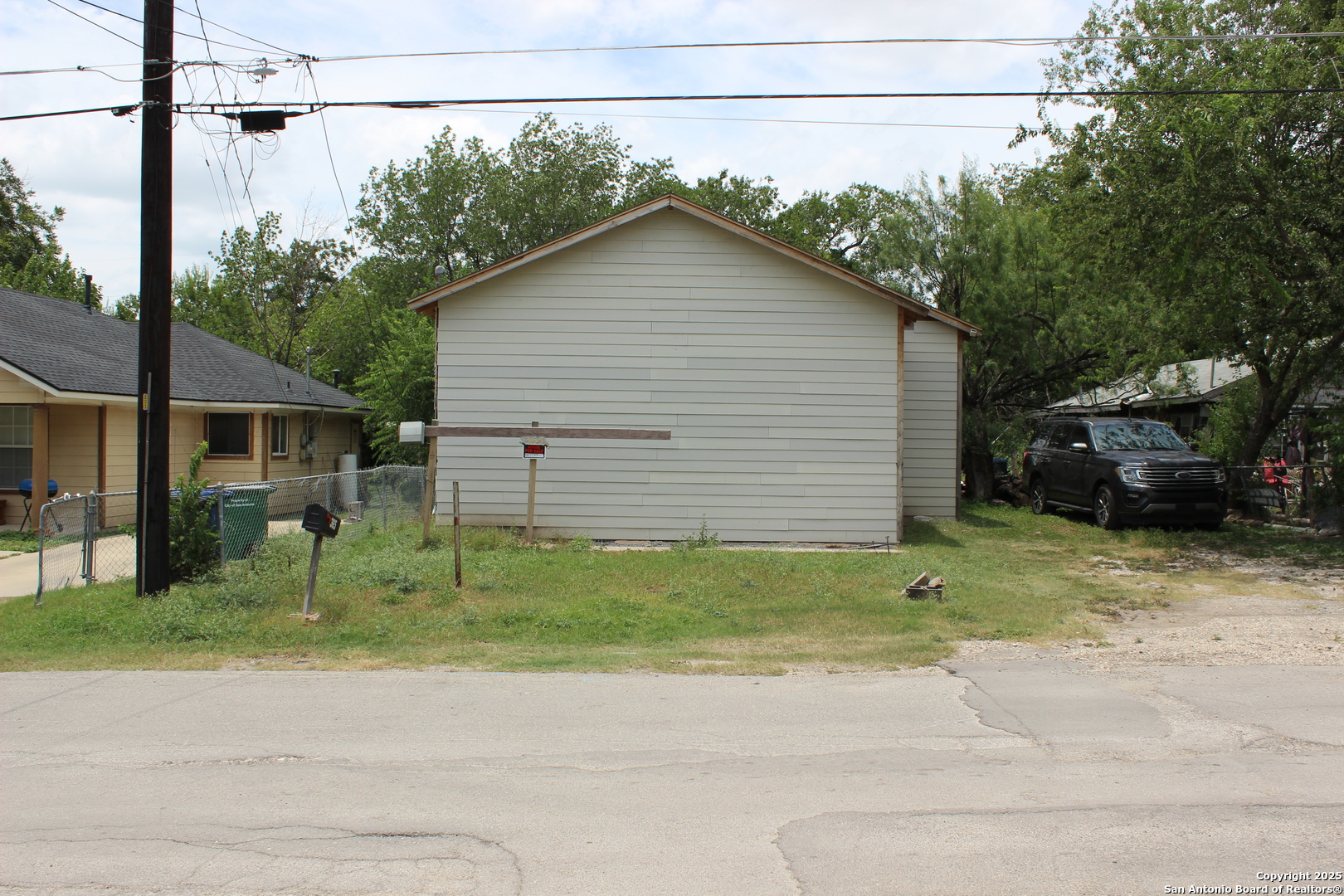 Photo 1 of 34 — 365 N San Gabriel Ave, San Antonio, TX 78237