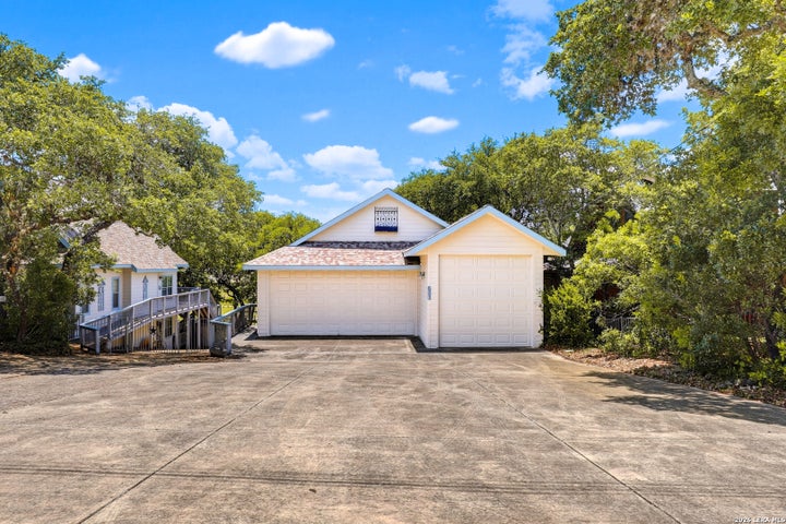 Photo 1 of 46 — 928 PEBBLE BEACH RD, Lakehills, TX 78063