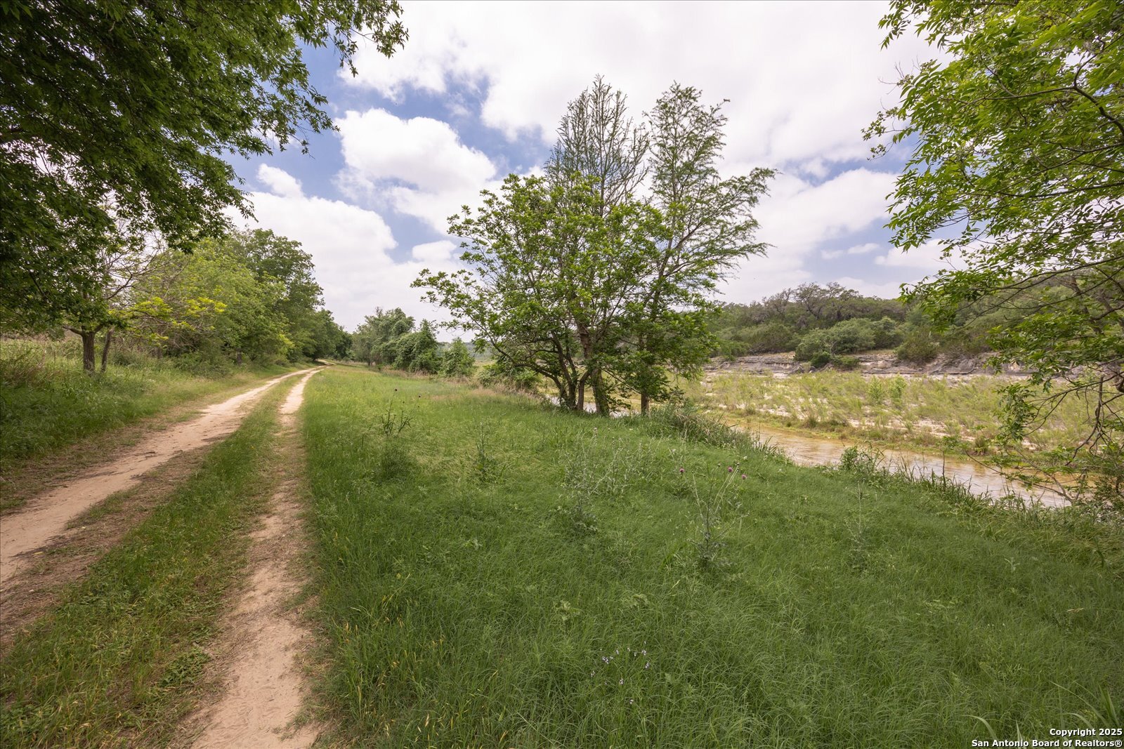000 Oakridge Trail