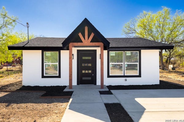182 VICTORIANO AVE, EAGLE PASS, TX 78852 - Image d3d8bb62520d6843bc7741b88cdc2bc7/3131849798