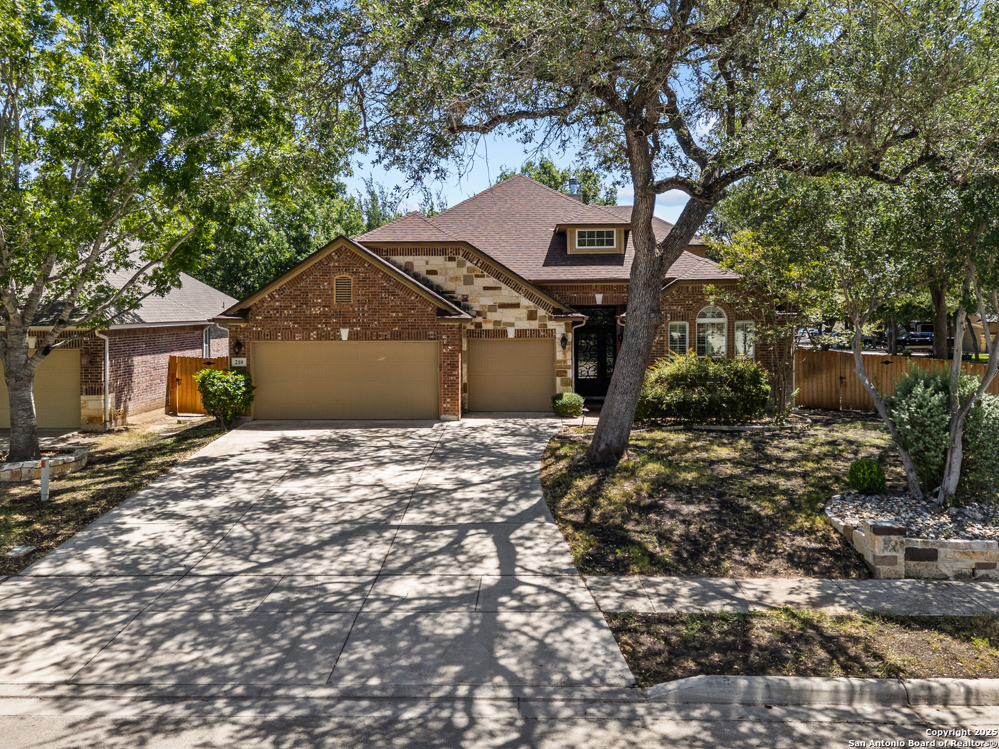 210 Bayhill