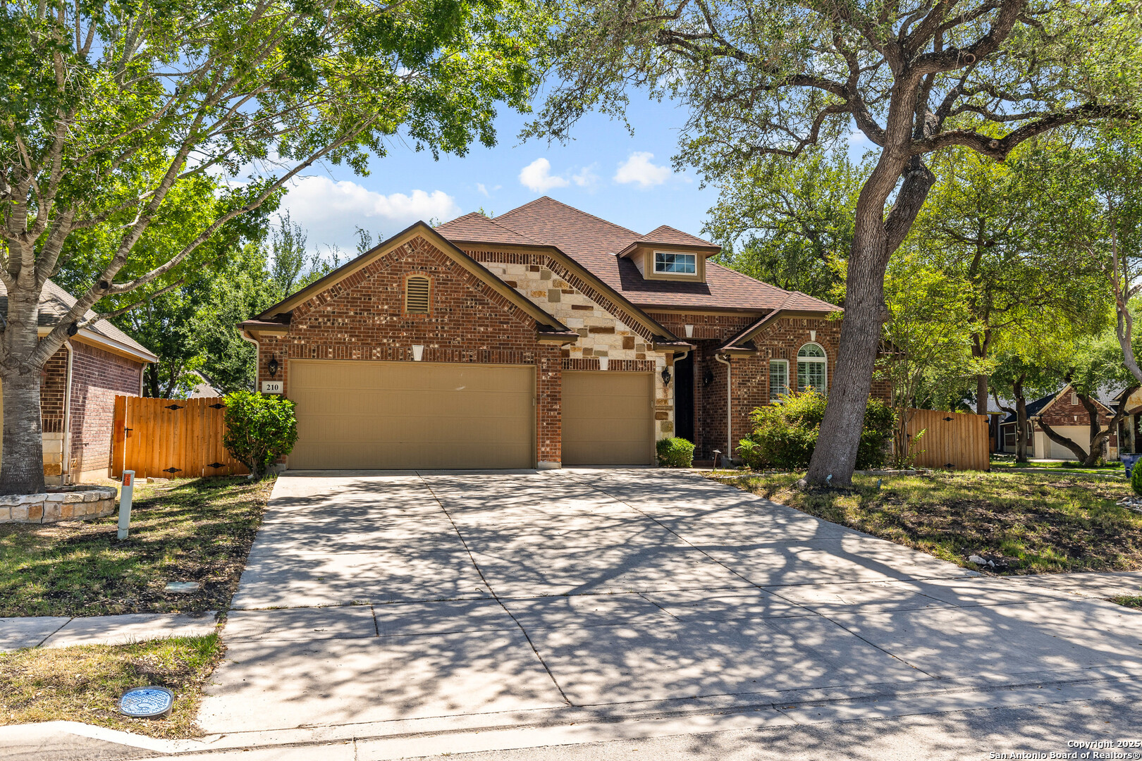 210 Bayhill