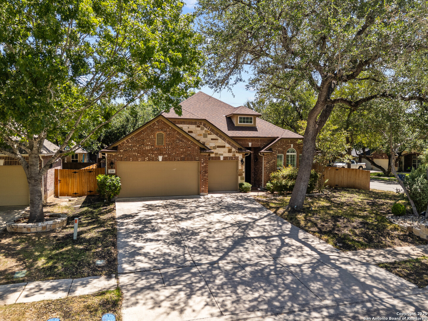 210 Bayhill