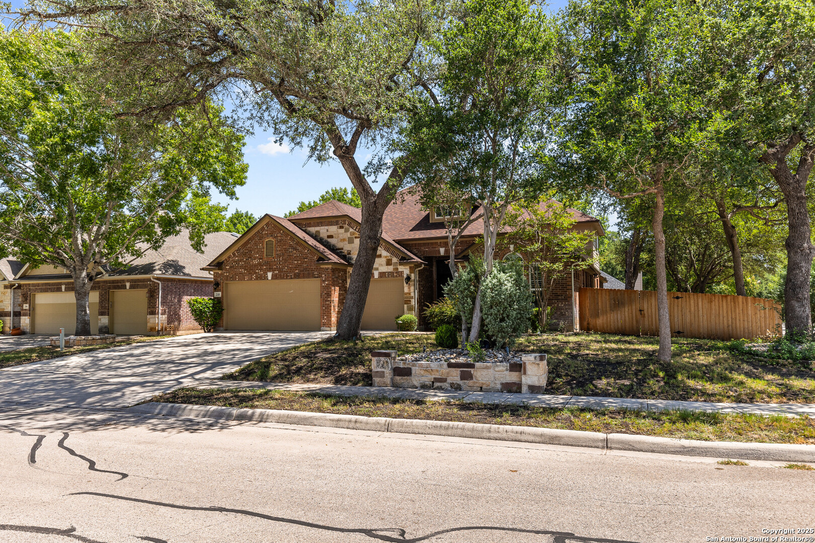 210 Bayhill