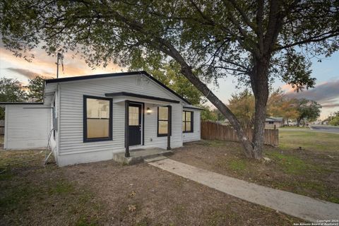 A home in Hondo