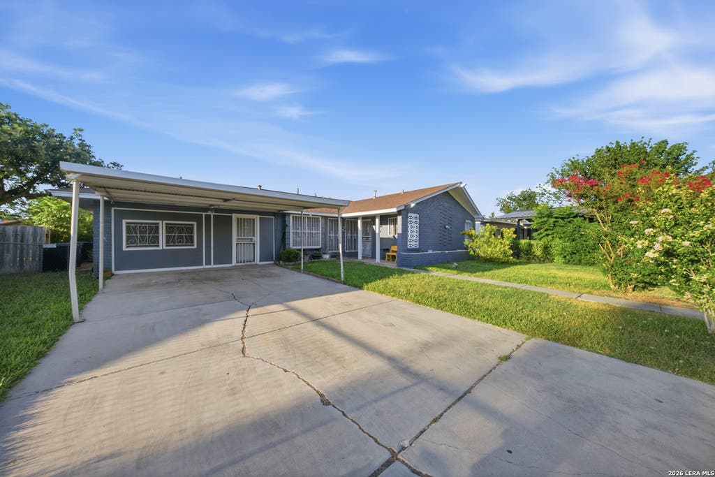 Photo of 7823 Latigo, San Antonio, TX 78227 (MLS # 2008124)