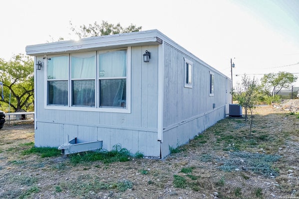 1915 WAGON WHEEL RD, EAGLE PASS, TX 78852 - Image d4048febea0e67eaa49d7a9064176a31/1662011092
