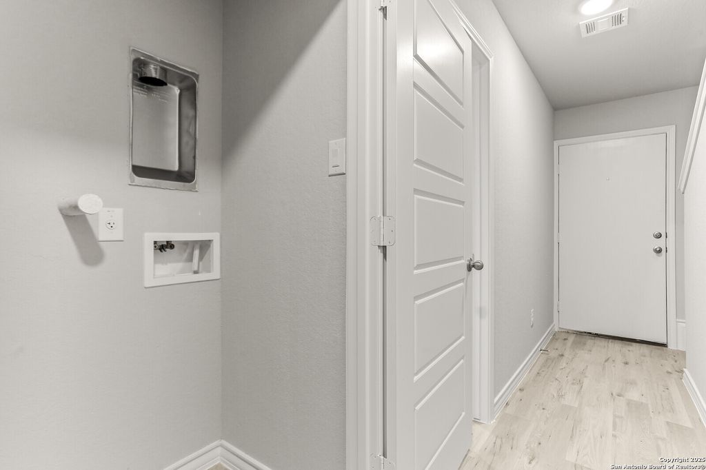 Photo of 310 W Evergreen St #121, San Antonio, TX 78212 (MLS # 1914571)