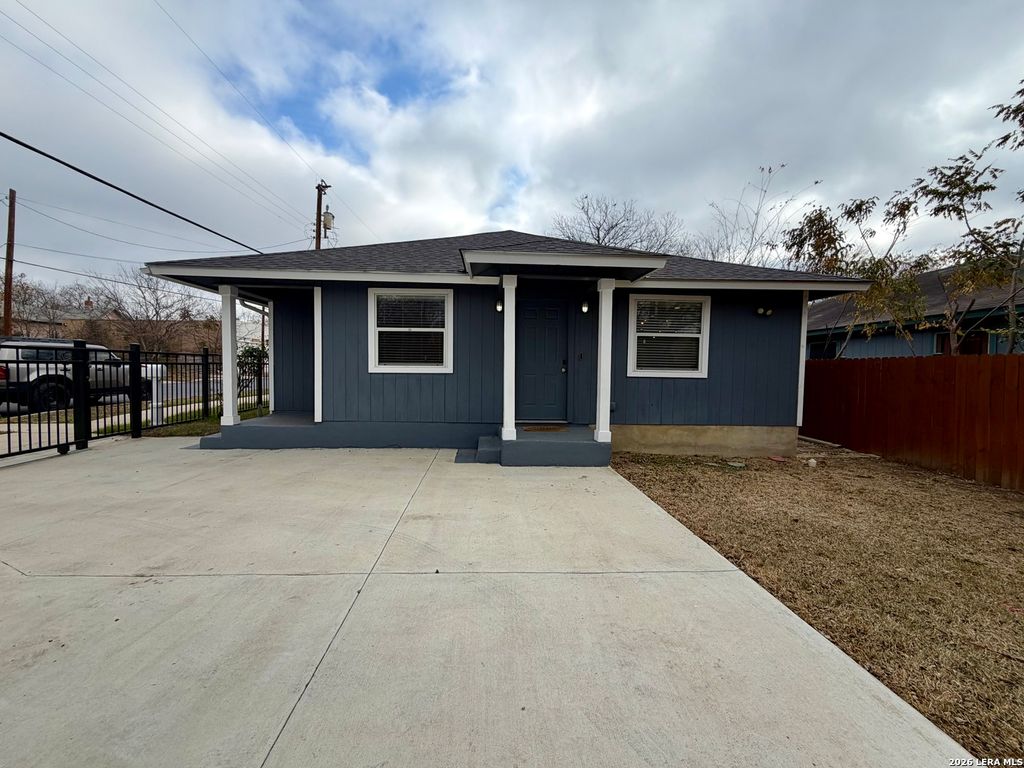 Photo of 514 Martin Luther King Dr, San Antonio, TX 78203 (MLS # 1938668)