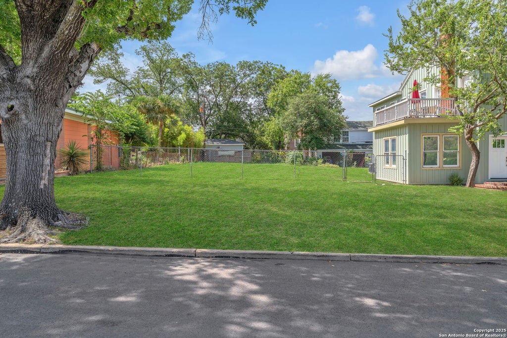 Photo of 122 W Norwood Ct, San Antonio, TX 78212 (MLS # 1890718)