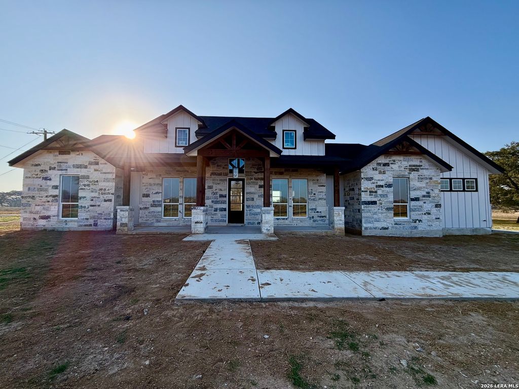 Photo of 712 County Road 320, Floresville, TX 78114 (MLS # 1944859)