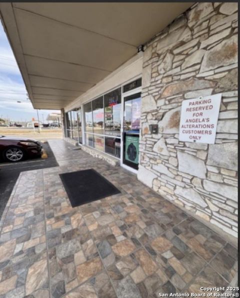 609 Pat Booker Universal City TX 78148