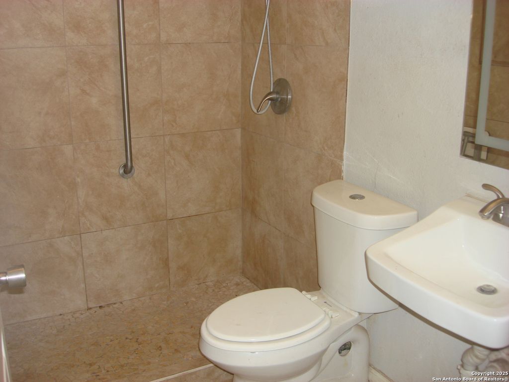 Photo of 6207 Valley King, San Antonio, TX 78250 (MLS # 1907950)