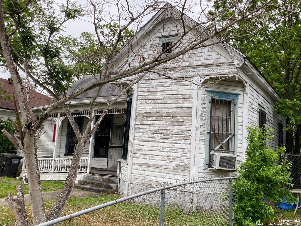 Photo of 806 Burleson, San Antonio, TX 78202 (MLS # 1933334)