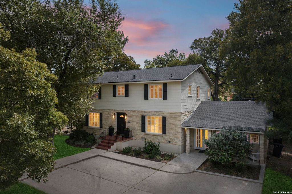 Photo of 106 MORNINGSIDE DR, Terrell Hills, TX 78209 (MLS # 2003555)