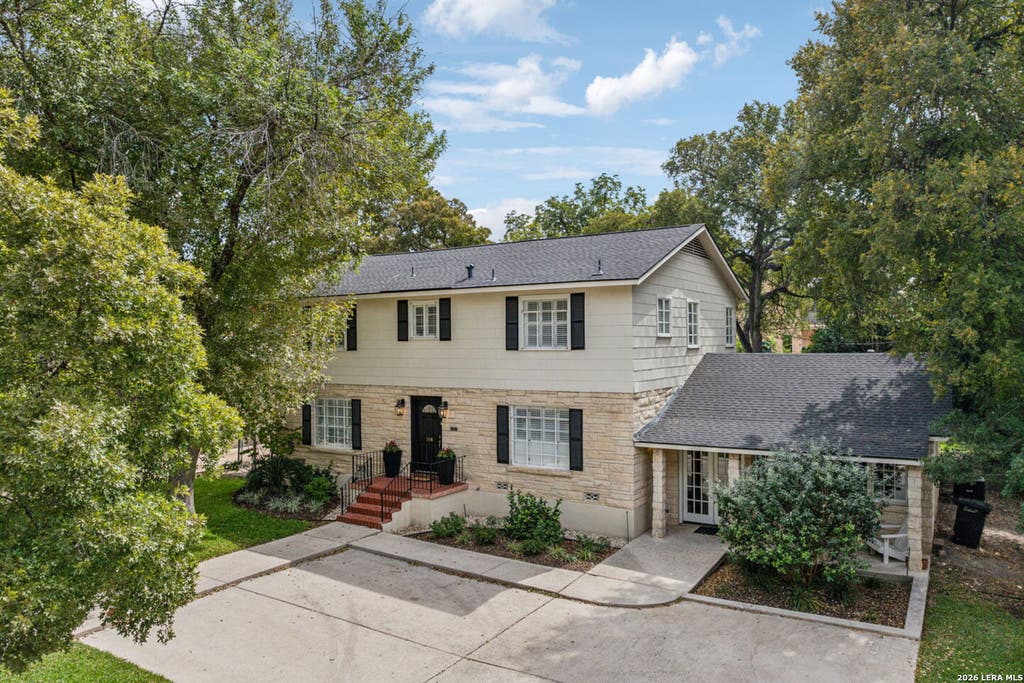 Photo of 106 MORNINGSIDE DR, Terrell Hills, TX 78209 (MLS # 2003555)