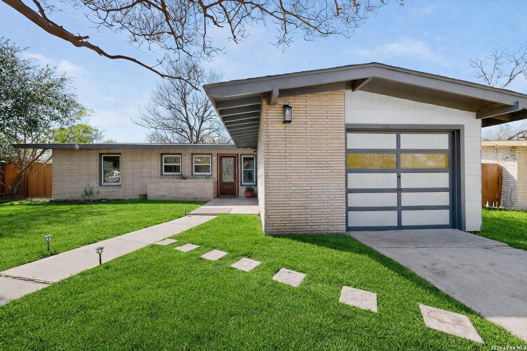 Photo of 414 Sharon, San Antonio, TX 78216 (MLS # 1950240)