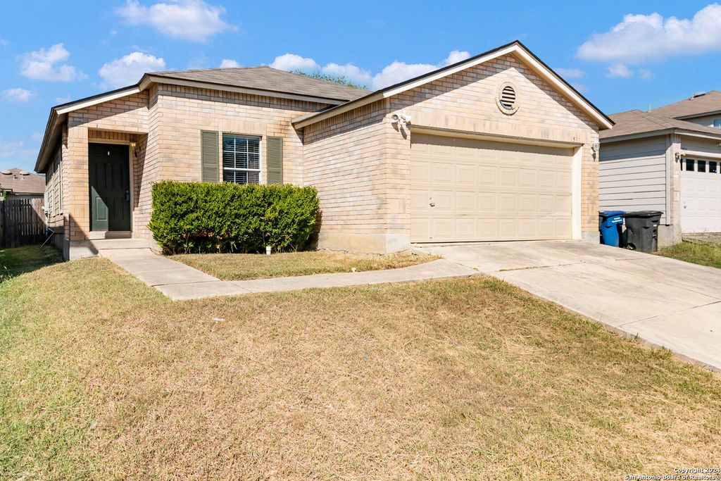 Photo of 1531 AMBUSH CRK, San Antonio, TX 78245 (MLS # 1995829)