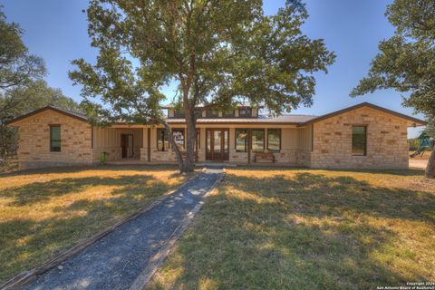 1802 mountain valley ConCan TX 78838